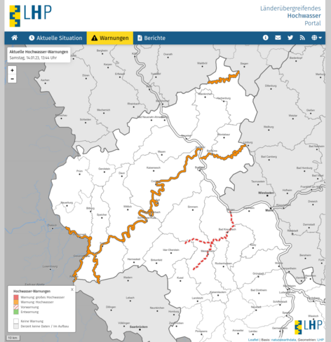 Leaflet-Karte, Rheinland-Pfalz, großteils weiß. Größere Stäte beschriftet. Unterteilung in Gebiete, welche jedoch nicht mit Landkreisen o.Ä. übereinstimmen dürften. Größere Flüsse eingezeichnet. Mosel, Lahn, Saar, Sauer und Sieg orange markiert. Nahe und Glan rot gestrichelt.

Legende:
[Rot] Warnung großes Hochwasser
[Orange] Warnung Hochwasser
[Rot gestrichelt] Vorwarnung
[Grün] Entwarnung
[Weiß] Keine Warnung
[Grau] Derzeit keine Daten / im Aufbau
