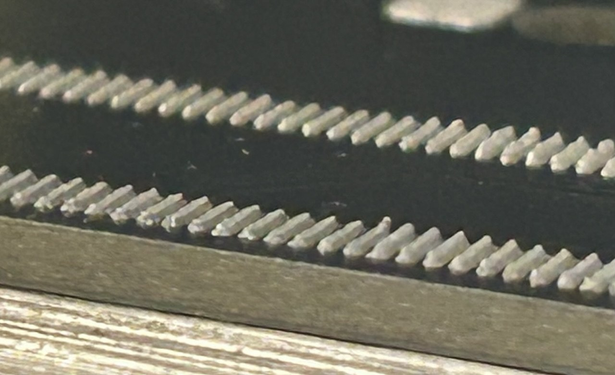 Lötpaste auf einer Platine mit SMD-Footprint