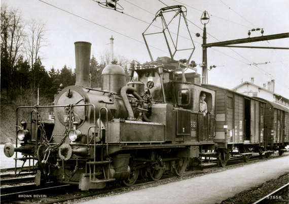 SW-Foto einer Dampflokomotive mit zur Oberleitung verbundenem Scherenstromabnehmer

E(e) 3/3 8521 im elektrischen Einsatz beim Rangieren in Zollikofen.

Date 	10 February 1943
Source 	Archiv ABB Schweiz, N.1.1.57556

https://commons.wikimedia.org/wiki/File:SBB_Ee_3-3_8521.png