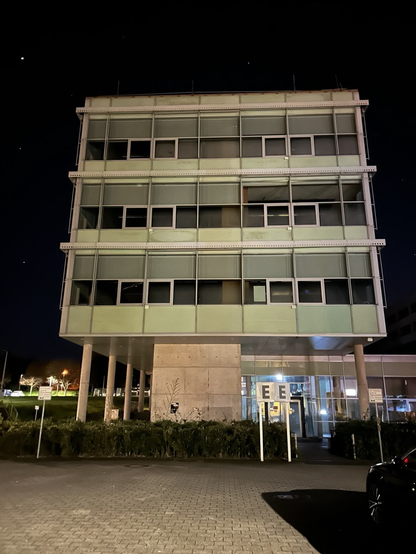 Unbeleuchtetes E-Gebäude UniKO